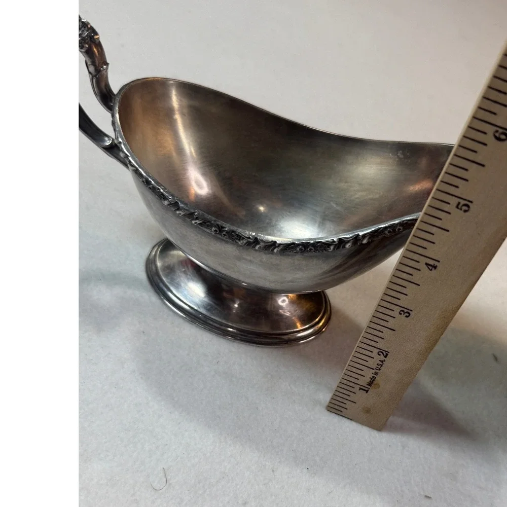 Vintage Oneida Tudor Plate Henley Silverplate‎ Gravy Boat & Melon Creamer Set